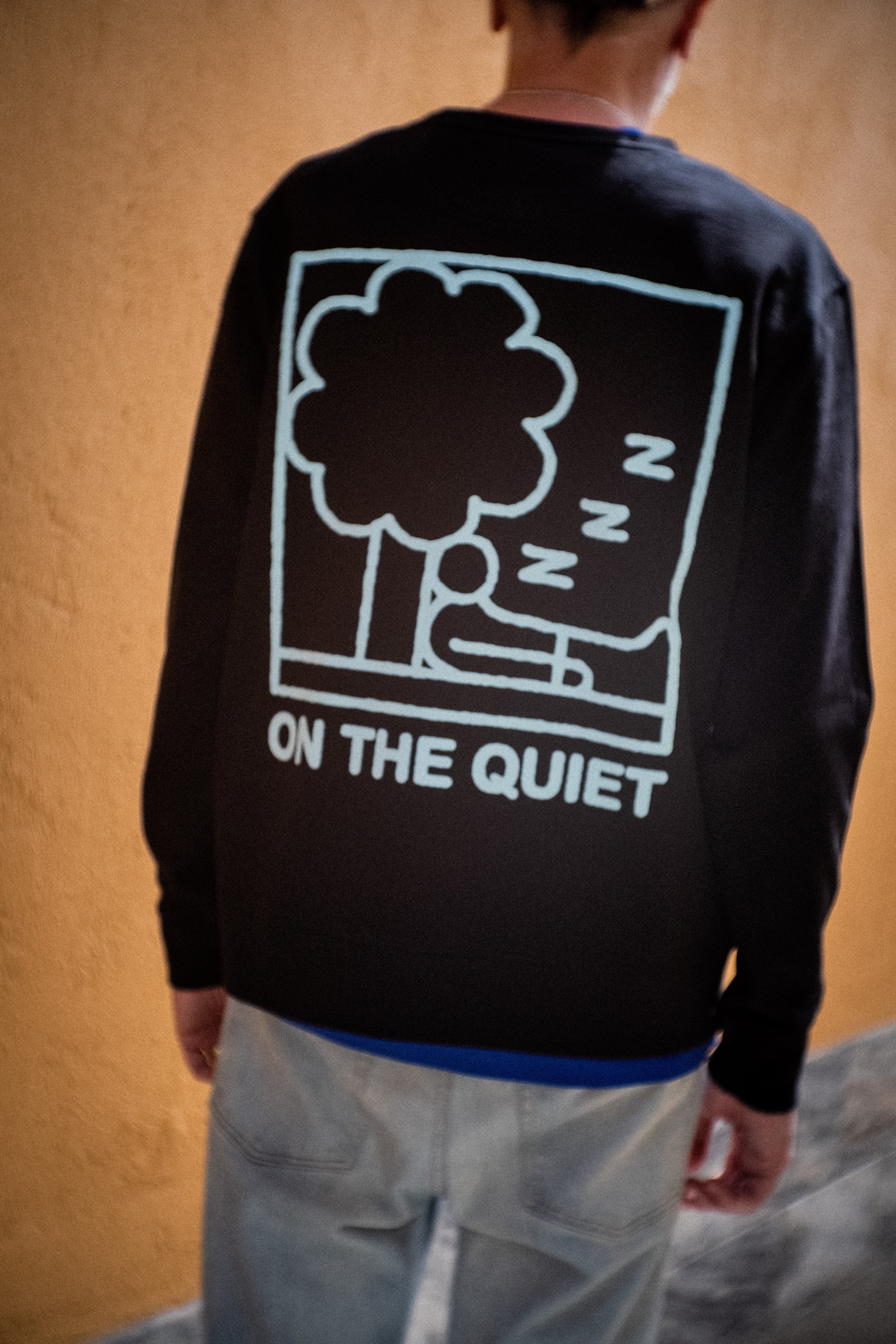 On The Quiet Zzz - Sweatshirt (Black)