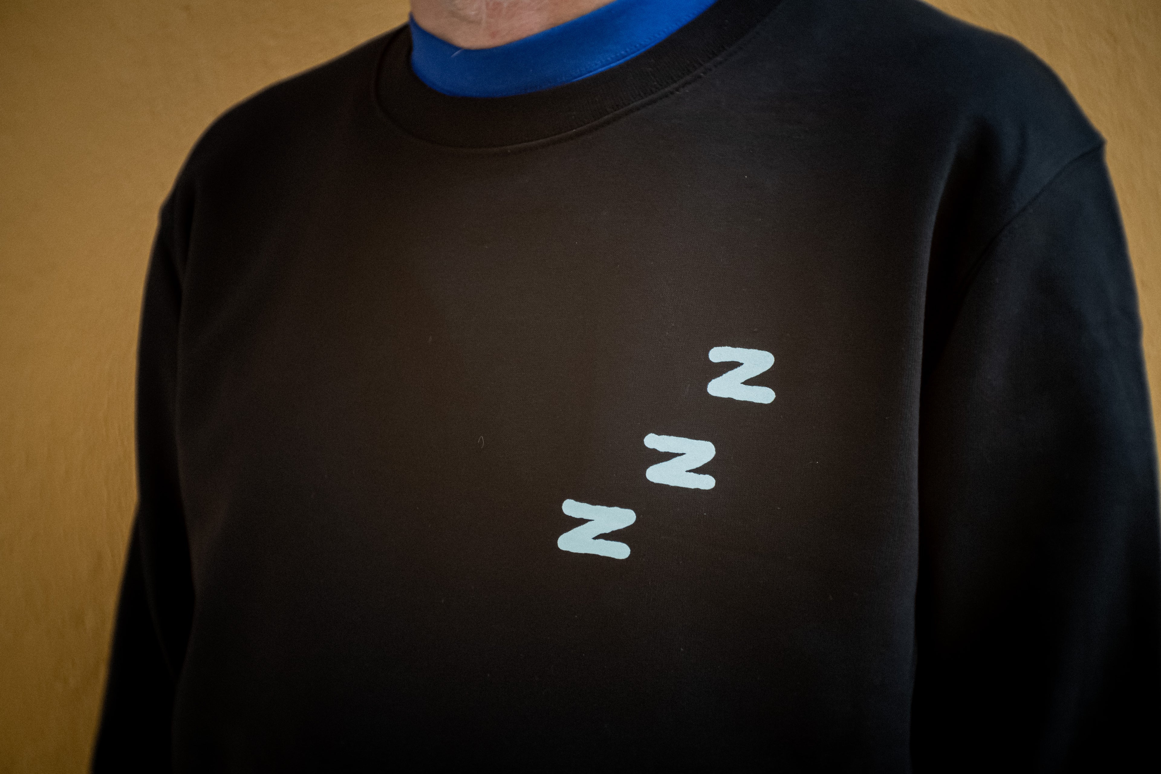 On The Quiet Zzz - Sweatshirt (Black)